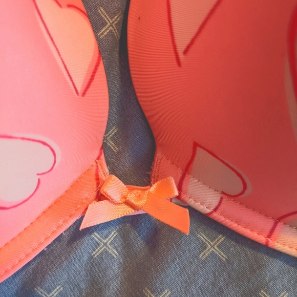 38DD Victoria's Secret push-up - Picture 3 of 9